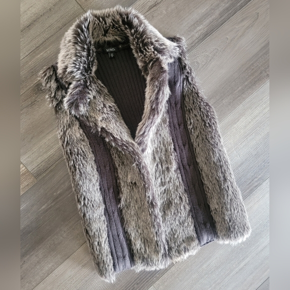 XOXO Faux Fur & Knit Sleeveless Jacket - Picture 2 of 3